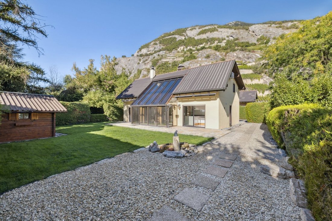 Very Luminous Architect Designed Villa