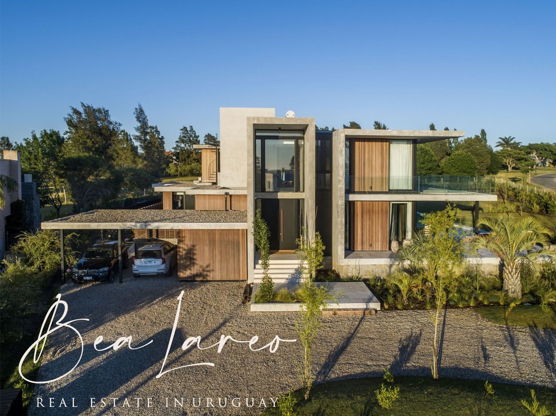 House in Lomas de Carrasco, Canelones Department, Uruguay 1 - 16310602