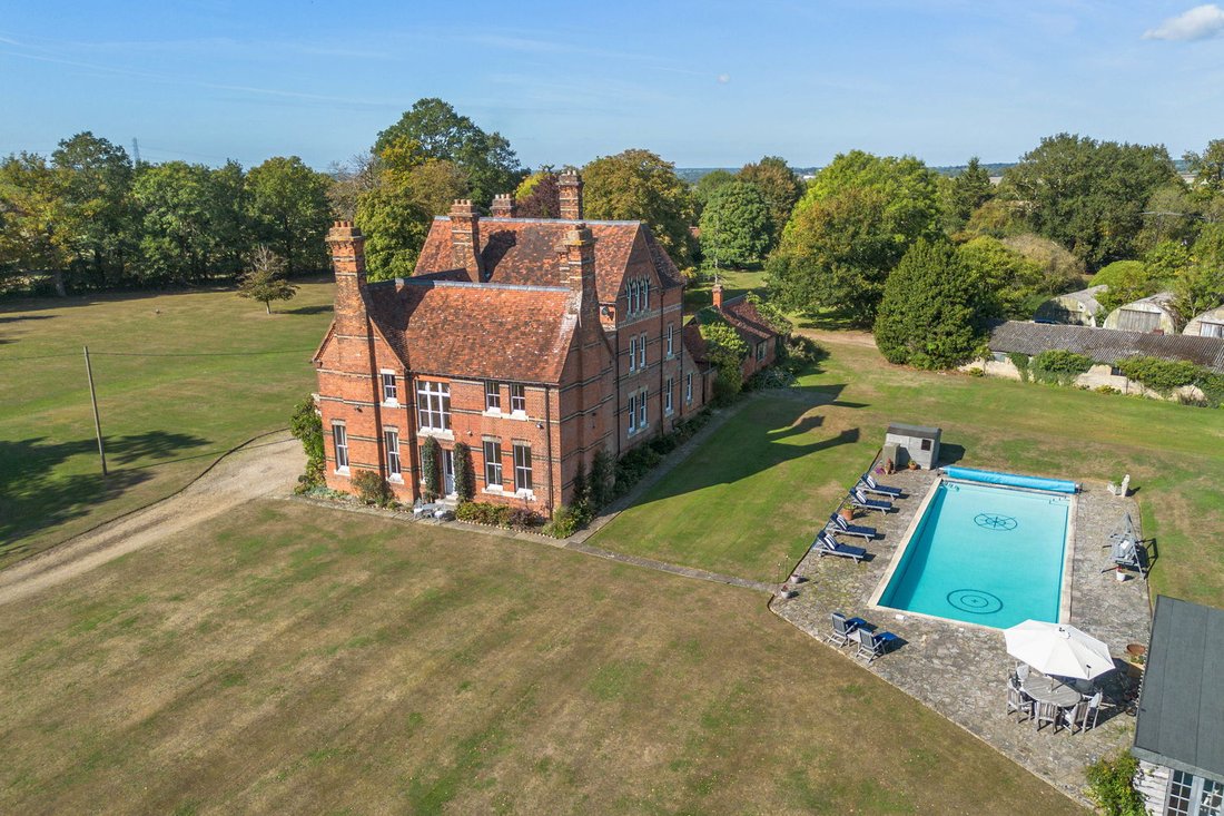 House in Navestock, England 2 - 16311596