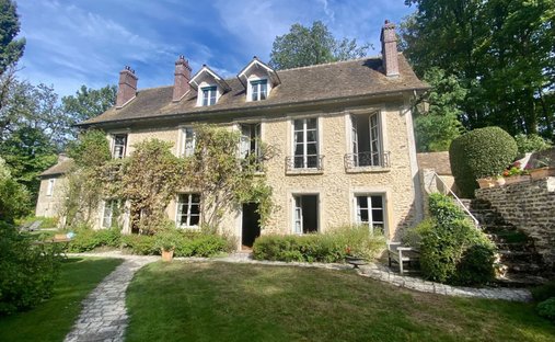 House in Montfort-l'Amaury, Ile-de-France, France 1
