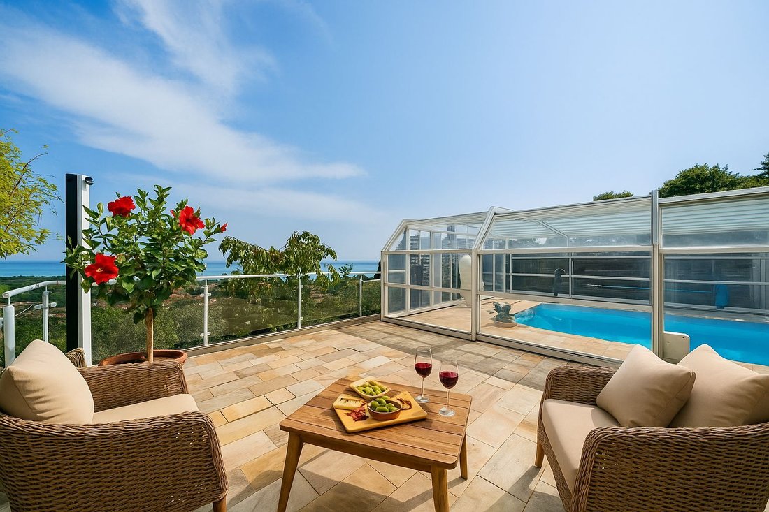 Villa in Bevaix, Neuchâtel, Switzerland 2 - 16320741