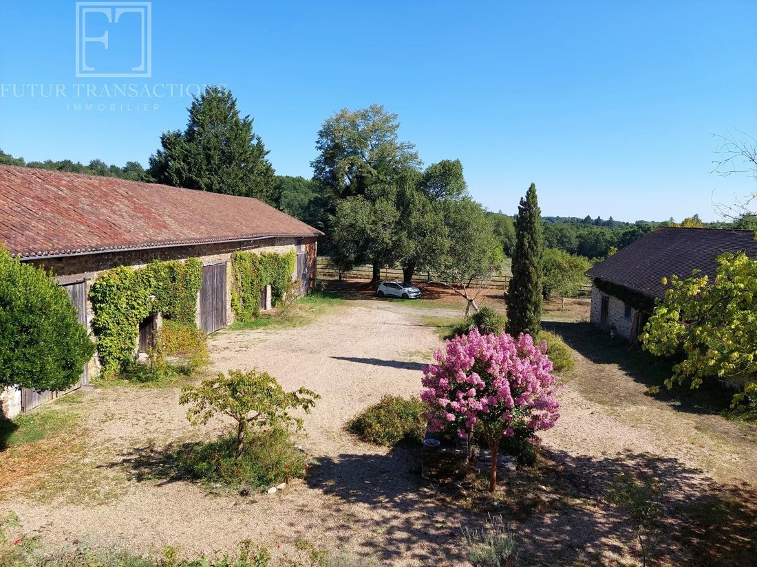 Estate in Arrondissement of Nontron, Nouvelle-Aquitaine, France 5 - 16320638