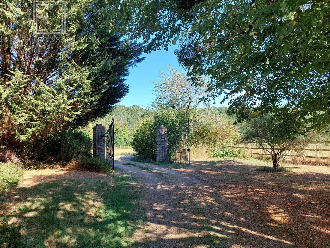 Estate in Arrondissement of Nontron, Nouvelle-Aquitaine, France 2 - 16320638