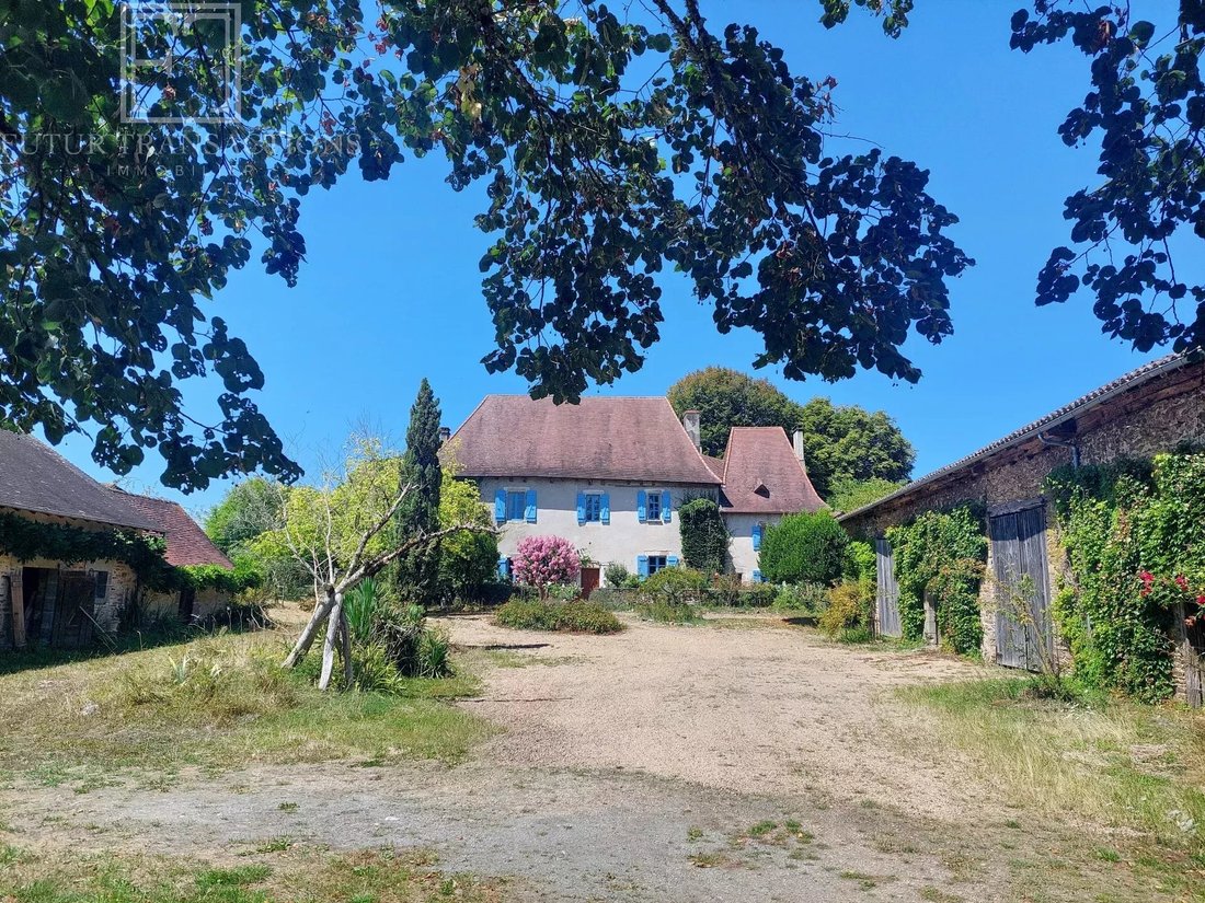 Estate in Arrondissement of Nontron, Nouvelle-Aquitaine, France 1 - 16320638