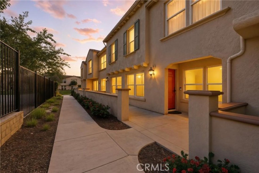 Condo in Fontana, California, United States 1 - 16320702