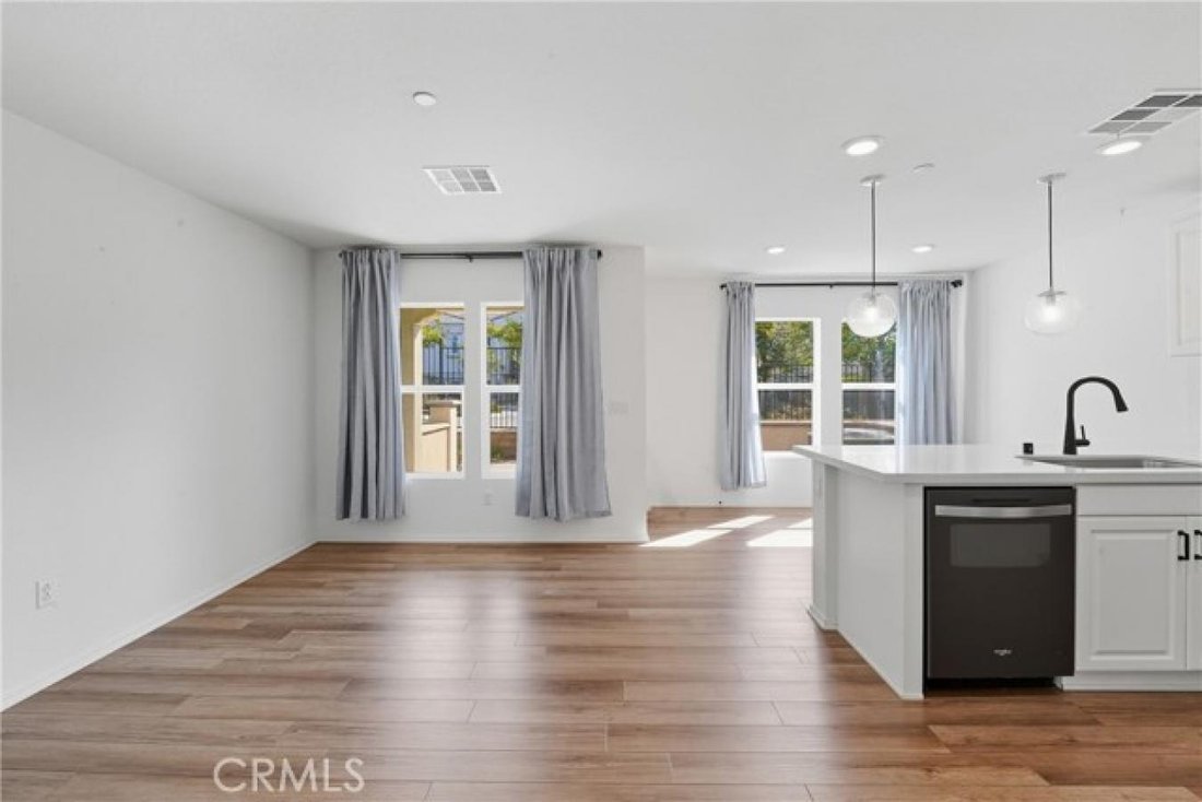 Condo in Fontana, California, United States 5 - 16320702