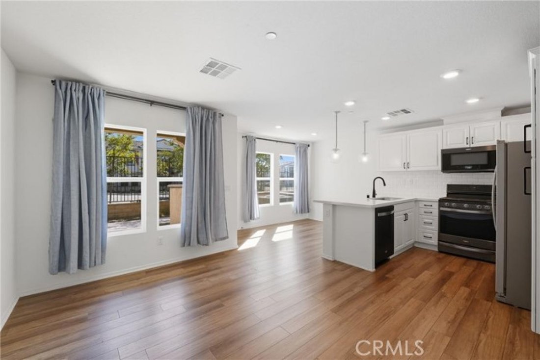 Condo in Fontana, California, United States 3 - 16320702