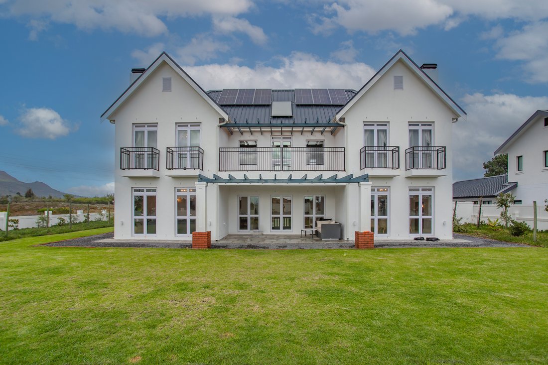 House in Paarl, Groenvlei, Western Cape 1 - 16321121