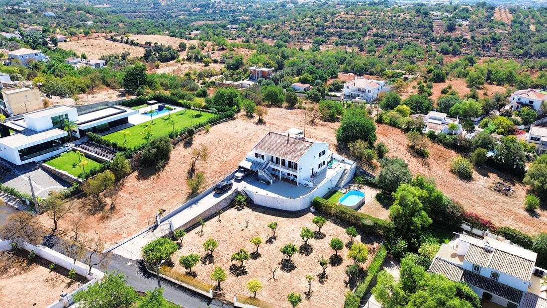 Villa in Loule (Sao Clemente), Algarve, Portugal 1 - 16321145