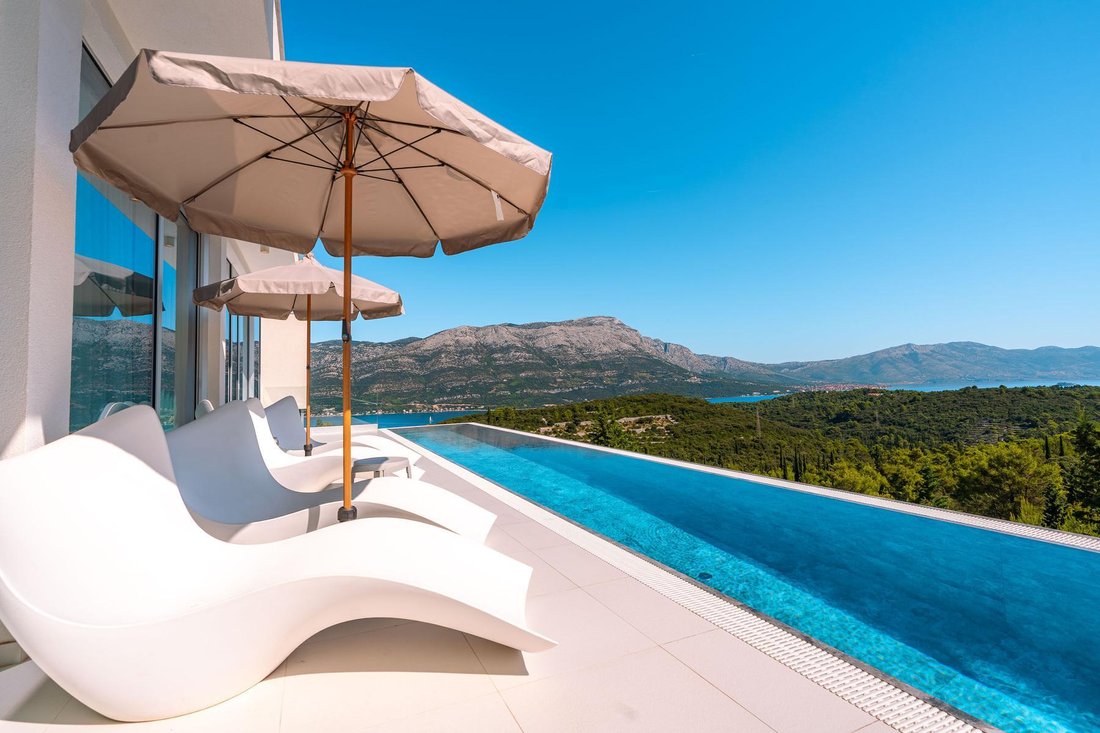Villa in Gradski kotar Stari grad, Korcula, Dubrovnik-Neretva County 2 - 13812120