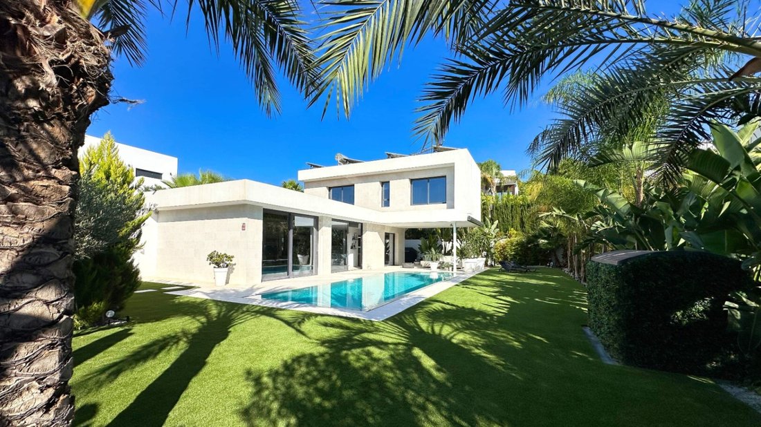 Villa in Calp / Calpe, Valencian Community, Spain 1 - 16322121