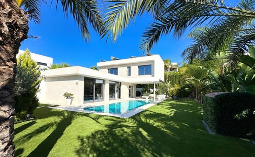 Villa in Calp / Calpe, Valencian Community, Spain 1