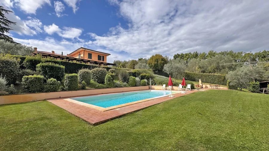 Gualdo Cattaneo, Umbria, Italy 2 - 16321824