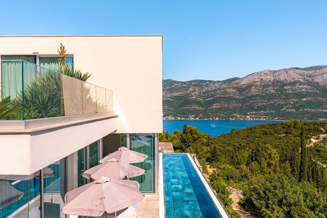 Villa in Gradski kotar Stari grad, Korcula, Dubrovnik-Neretva County 1 - 14300720
