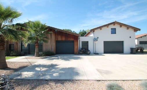 Castle for Sale in Marmande, Nouvelle-Aquitaine, France