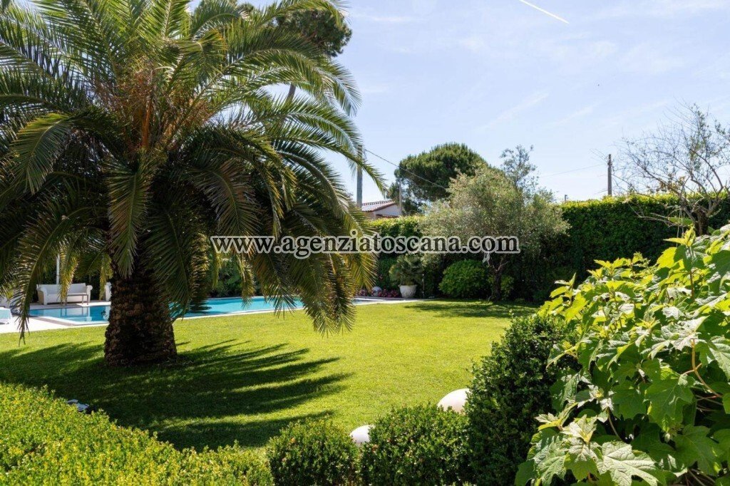 Villa in Center, Forte dei Marmi, Tuscany 4 - 16321341