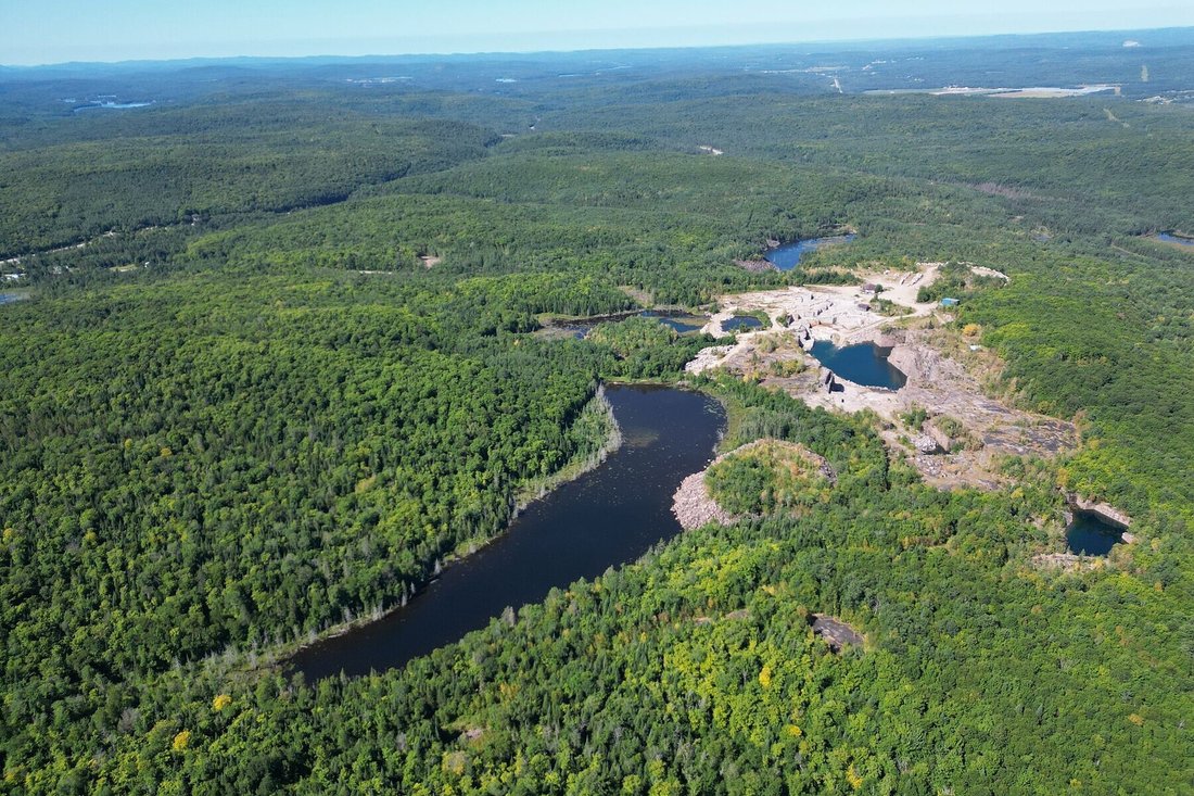 Land in Lac-des-Écorces, Quebec, Canada 1 - 16324003