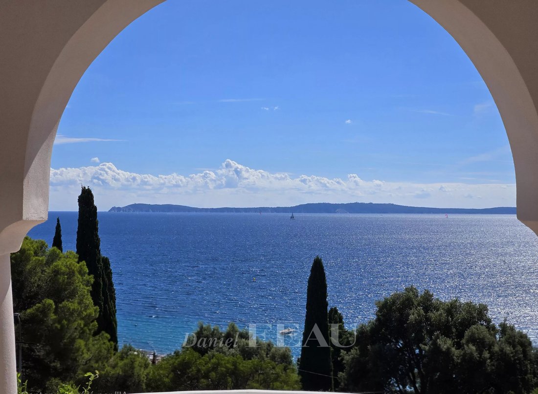 Villa in Rayol-Canadel-sur-Mer, Provence-Alpes-Côte d'Azur, France 1 - 16321807