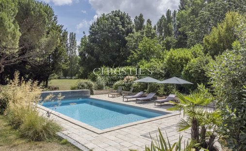 Estate in Saint-Xandre, Nouvelle-Aquitaine, France 1