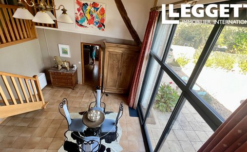 Castle for Sale in Saussignac, Nouvelle-Aquitaine, France