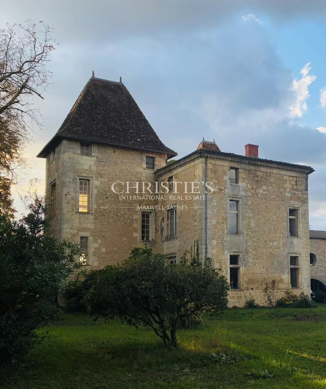 Castle in Villenave-d'Ornon, Nouvelle-Aquitaine, France 1 - 15750392