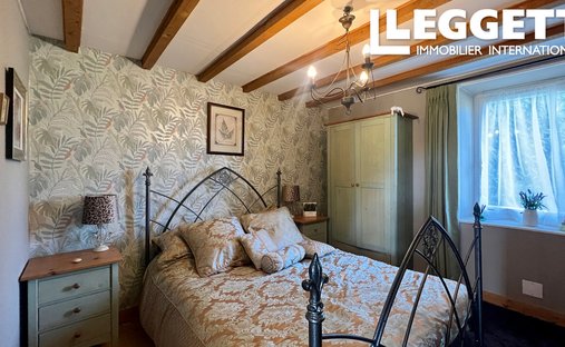 Castle for Sale in Saussignac, Nouvelle-Aquitaine, France