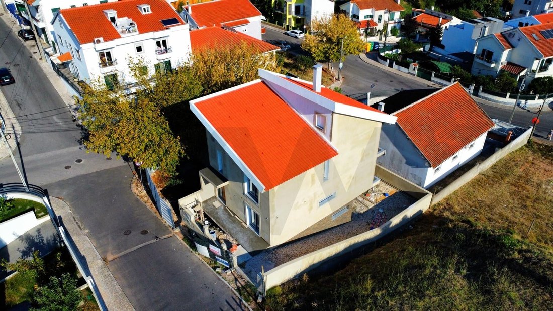 Townhouse in Odivelas, Lisbon, Portugal 3 - 15195376