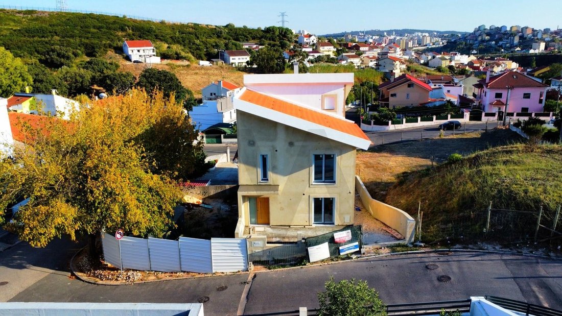 Townhouse in Odivelas, Lisbon, Portugal 2 - 15195376