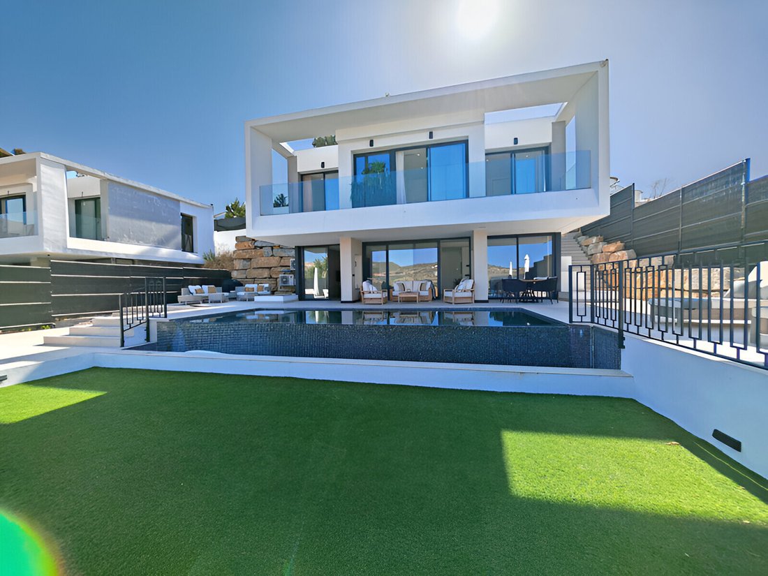 Villa in Estepona, Andalusia, Spain 1 - 16324767