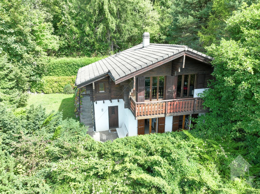 Charmant Chalet De 4,5 Pièces, Superbe Vue, Très Calme Et Ensoleillé