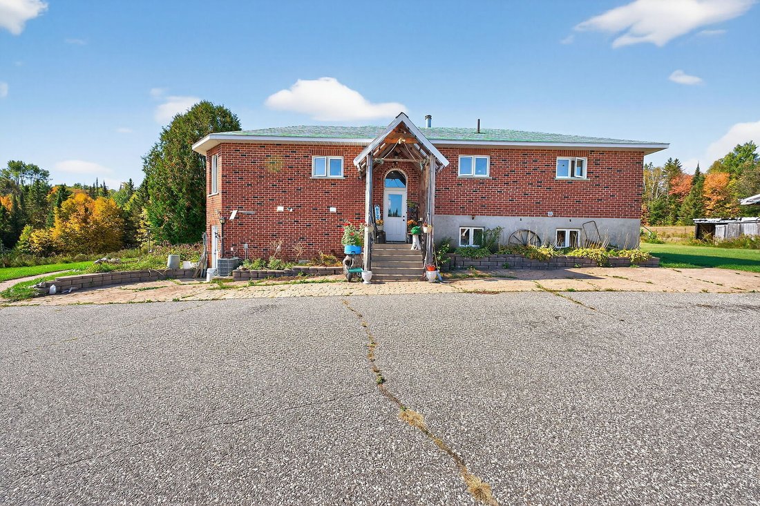 Farm Ranch in Trout Creek, Ontario, Canada 5 - 16326484
