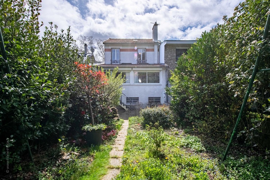 House in Côte Saint Louis, Garches, France 1 - 16327092