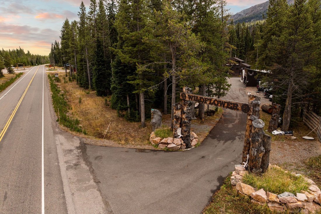 Cooke City, Montana, United States 5 - 16328351