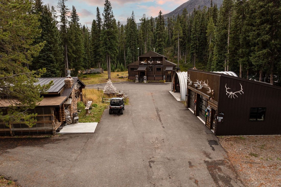 Cooke City, Montana, United States 1 - 16328351