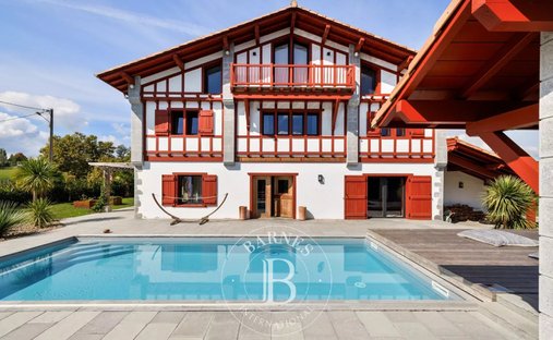 House in Larressore, Nouvelle-Aquitaine, France 1