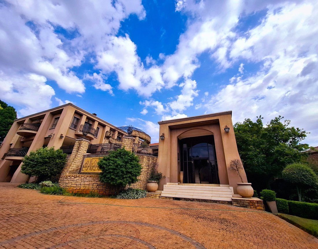 Estate in Rustenburg, North West, South Africa 1 - 16276963