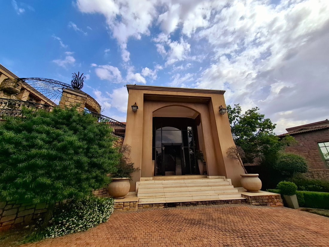 Estate in Rustenburg, North West, South Africa 2 - 16276963