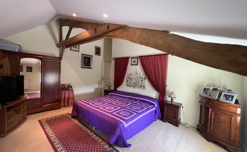 Castle for Sale in Monségur, Nouvelle-Aquitaine, France