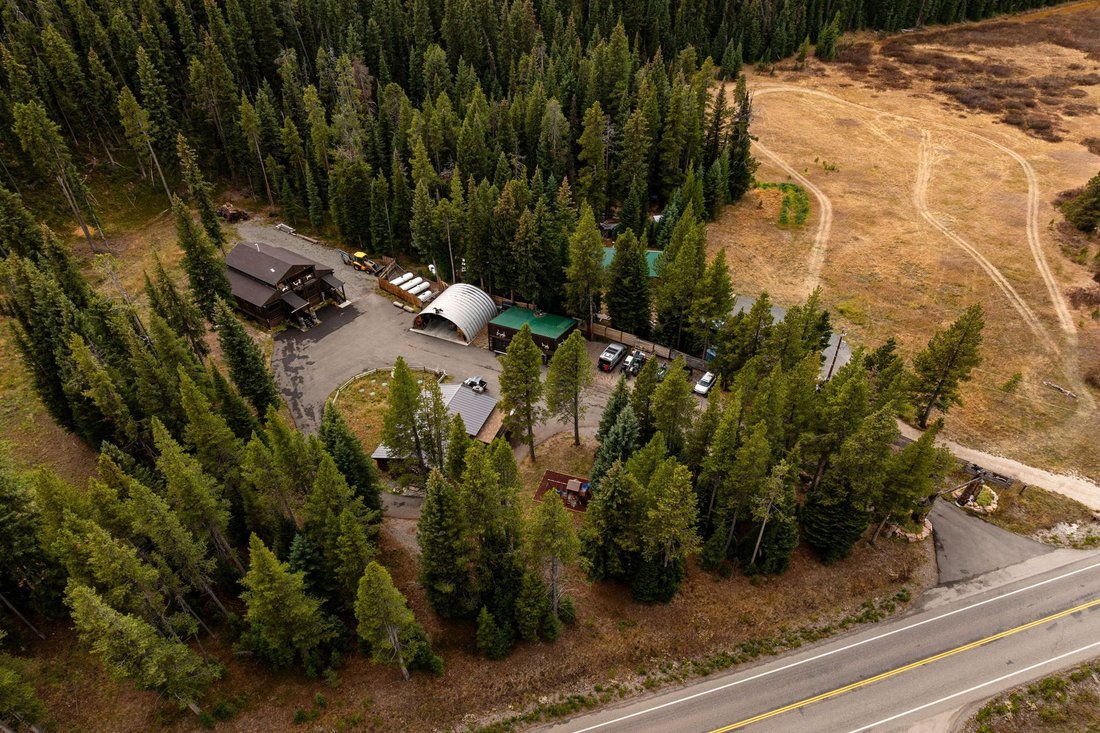 Cooke City, Montana, United States 3 - 16328351