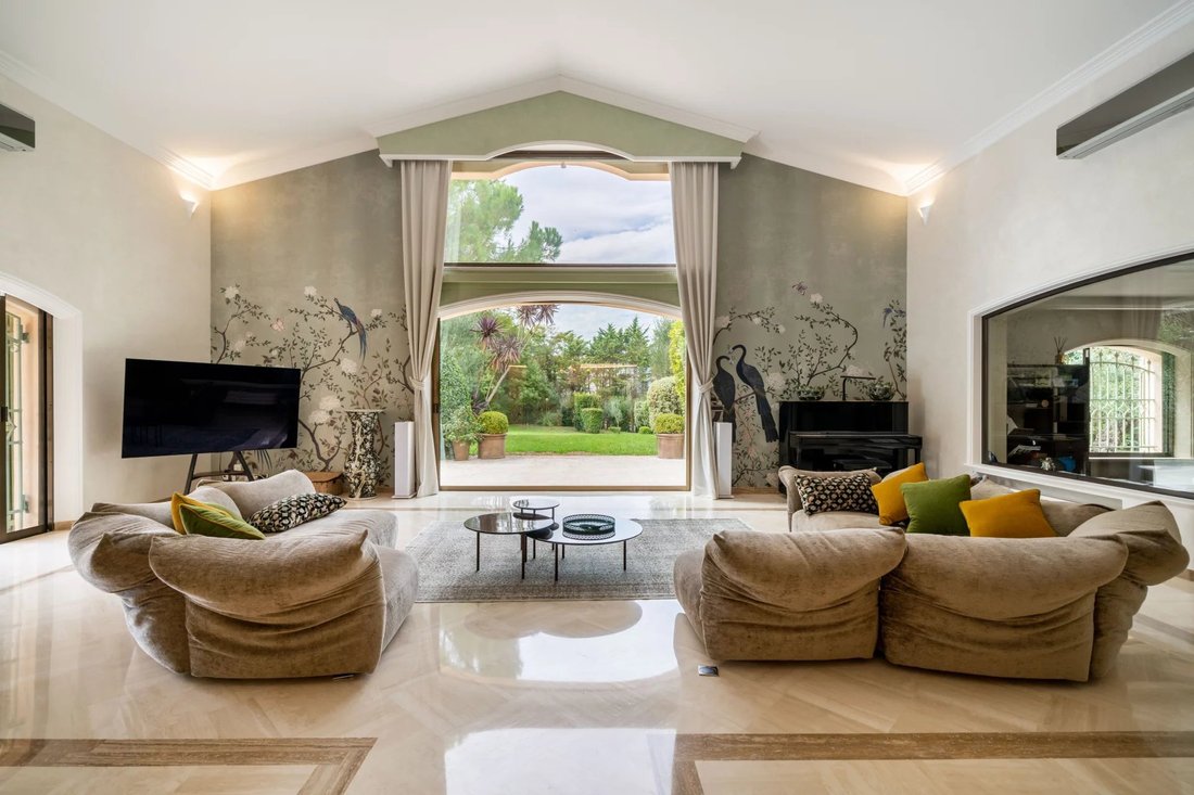 Villa in Mougins, Provence-Alpes-Côte d'Azur, France 2 - 16327363