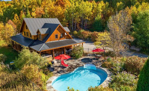House in Lac-des-Écorces, Quebec, Canada 1