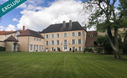 House in Saint-Gerand-le-Puy, Auvergne-Rhône-Alpes, France 1