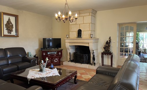 Castle for Sale in Monségur, Nouvelle-Aquitaine, France