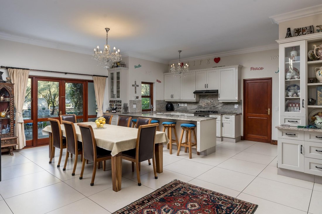 House in Paarl, Western Cape, South Africa 4 - 16329137