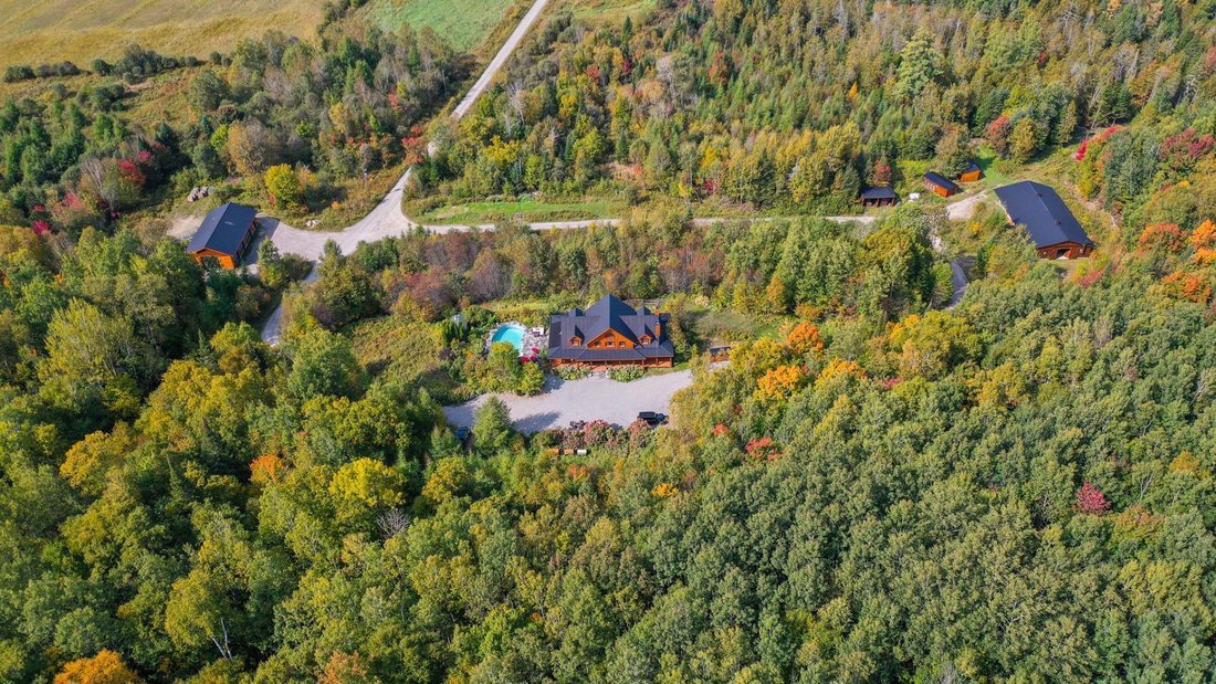 House in Lac-des-Écorces, Quebec, Canada 2 - 16329869