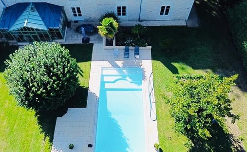 Vienne Department (86) 19th And 20th Century Chateau 345 Acres Of Land