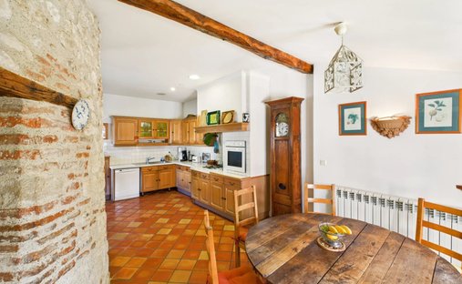 Castle for Sale in Penne-d'Agenais, Nouvelle-Aquitaine, France