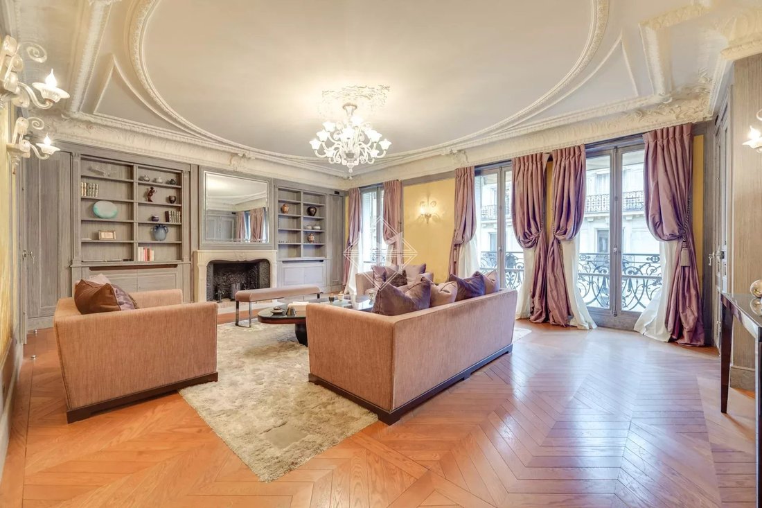 Apartment in Triangle d'Or, Paris 8e Arrondissement, Paris 1 - 16327398