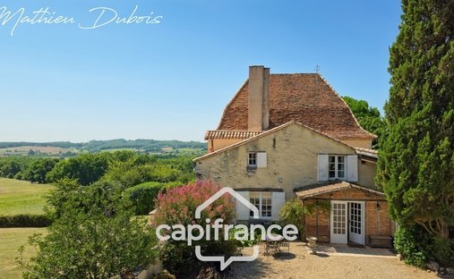Castle for Sale in Saussignac, Nouvelle-Aquitaine, France