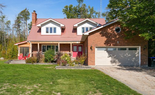 House in Shanty Bay, Ontario, Canada 1